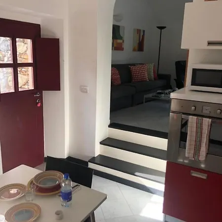 Beautiful 2 Bedroom Unit Apartment