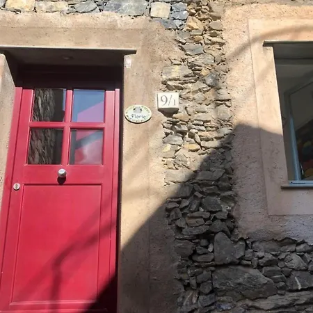 Beautiful 2 Bedroom Unit Apartment *